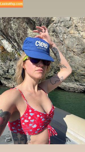 Horsegirldotjpeg photo #0112