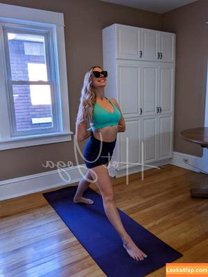 hot-yoga photo #0021