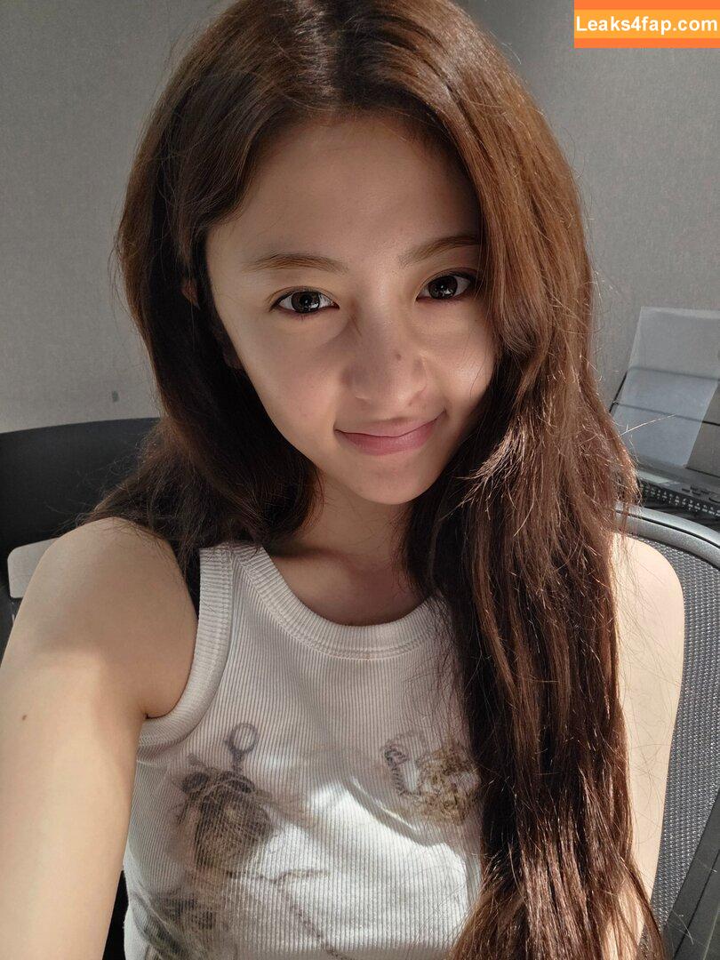 Huh Yunjin 허윤진 / LESSERAFIM / jenaissante leaked photo photo #0135