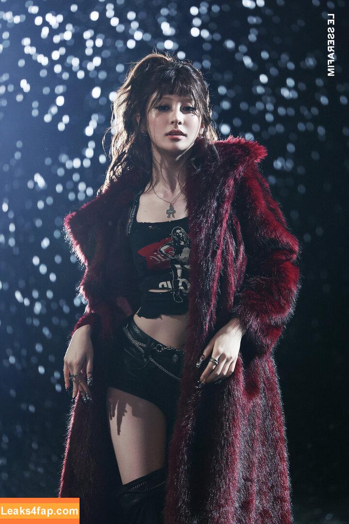 Huh Yunjin 허윤진 / LESSERAFIM / jenaissante leaked photo photo #0149