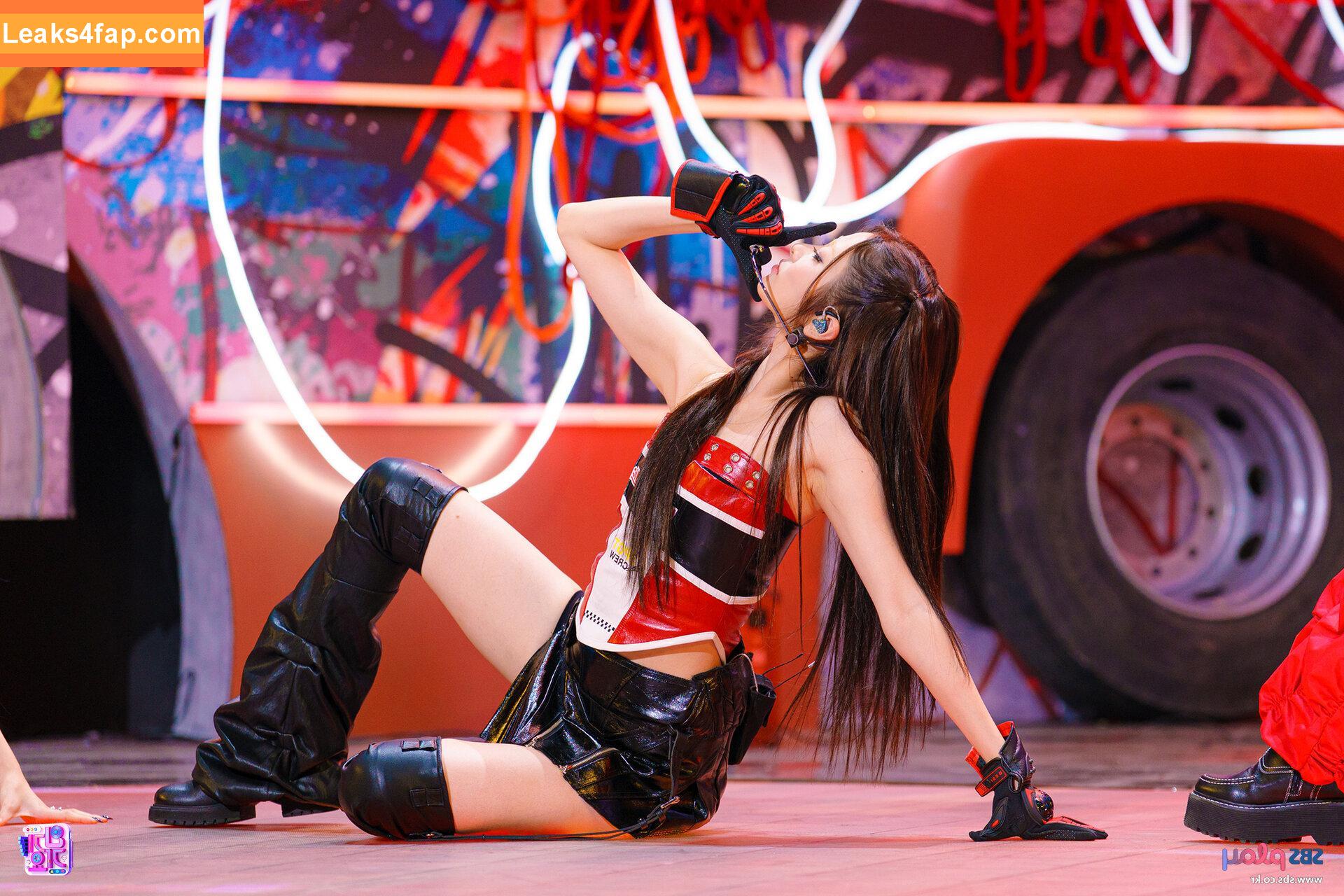 Huh Yunjin 허윤진 / LESSERAFIM / jenaissante leaked photo photo #0152