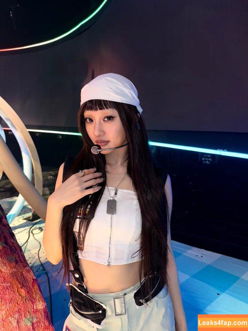 Huh Yunjin 허윤진 / LESSERAFIM / jenaissante leaked photo photo #0156