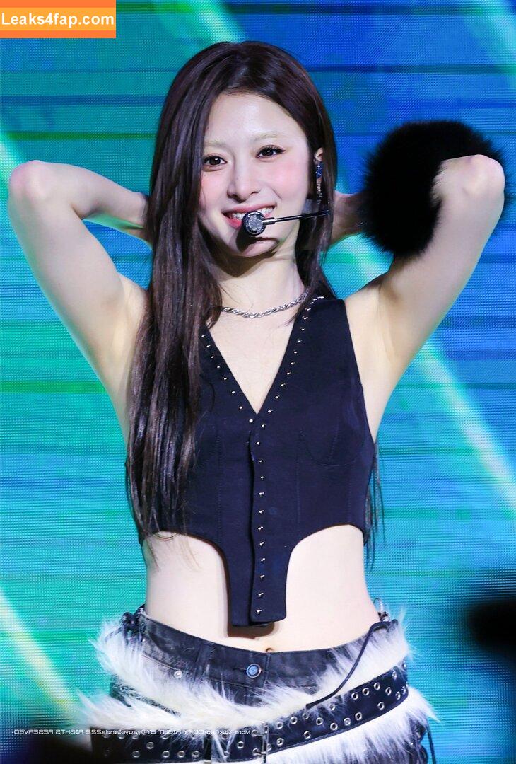 Huh Yunjin 허윤진 / LESSERAFIM / jenaissante слитое фото фото #0159