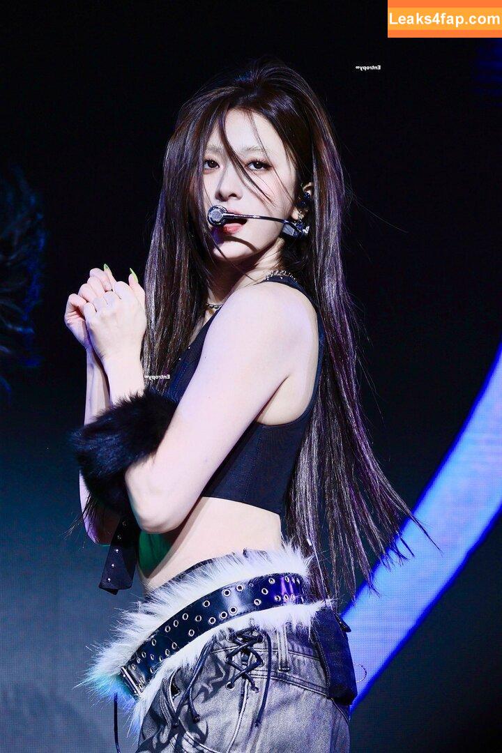 Huh Yunjin 허윤진 / LESSERAFIM / jenaissante слитое фото фото #0162