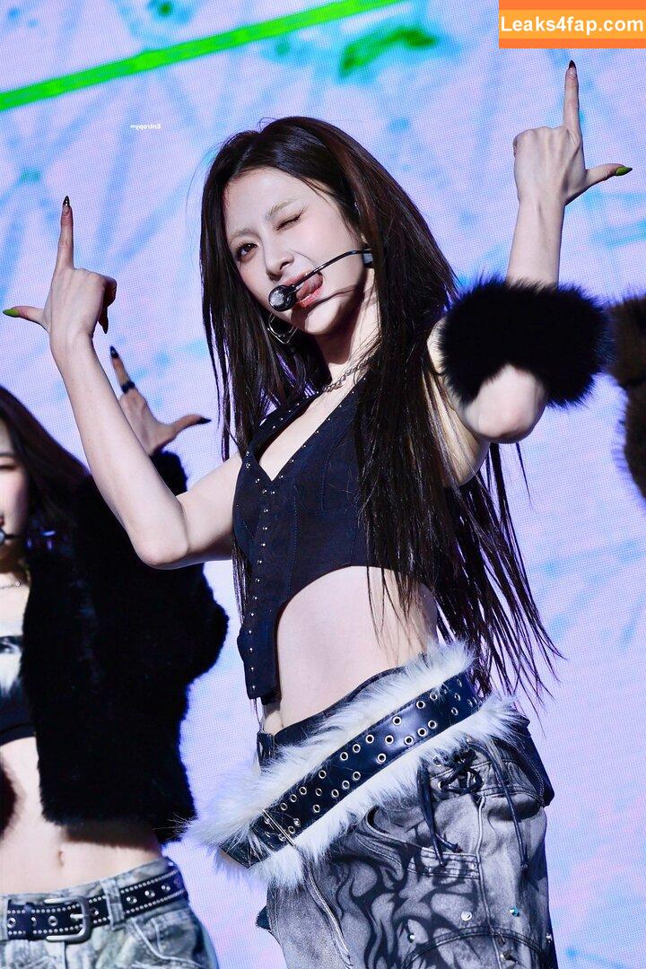 Huh Yunjin 허윤진 / LESSERAFIM / jenaissante слитое фото фото #0164