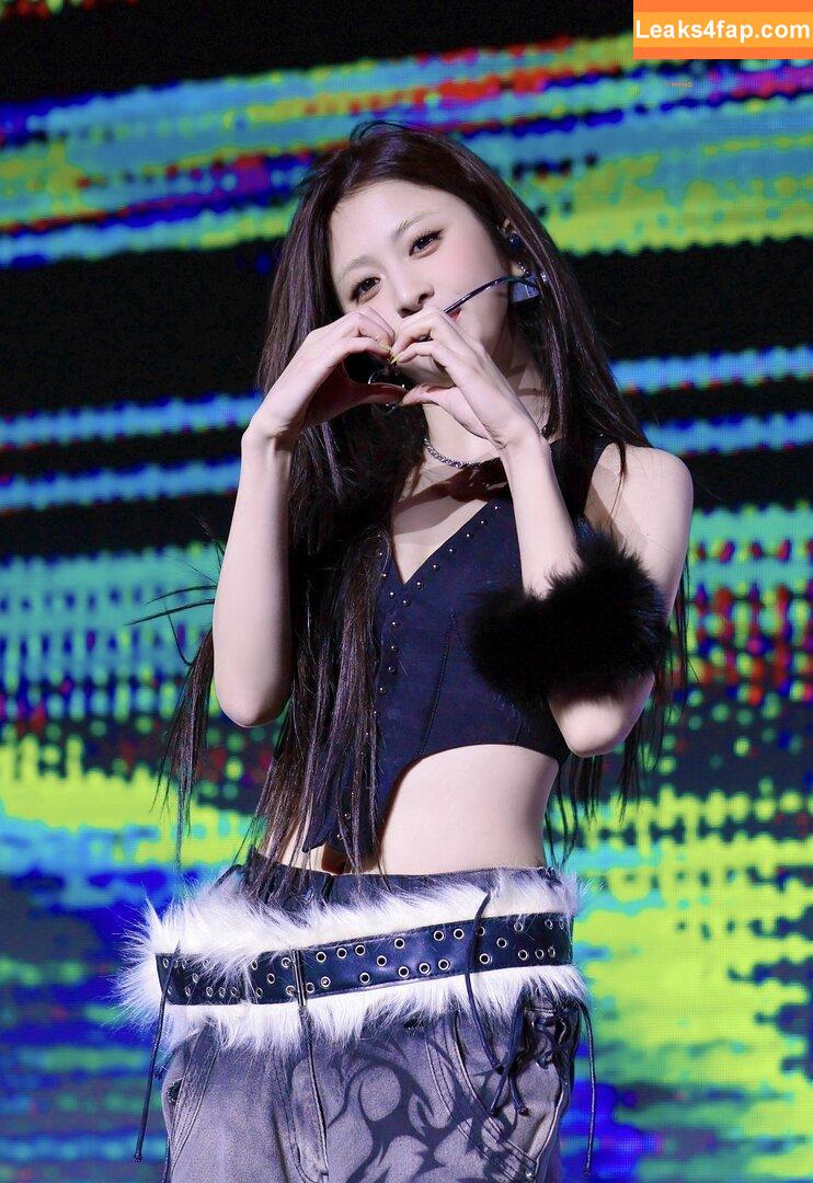 Huh Yunjin 허윤진 / LESSERAFIM / jenaissante слитое фото фото #0171