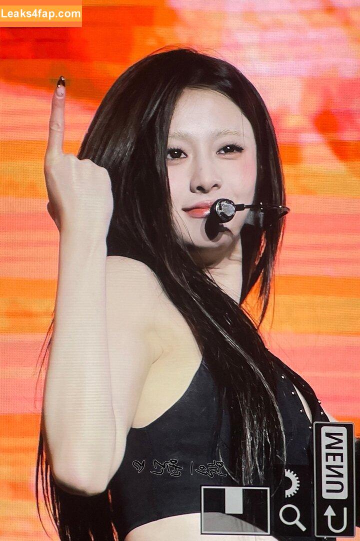 Huh Yunjin 허윤진 / LESSERAFIM / jenaissante слитое фото фото #0172