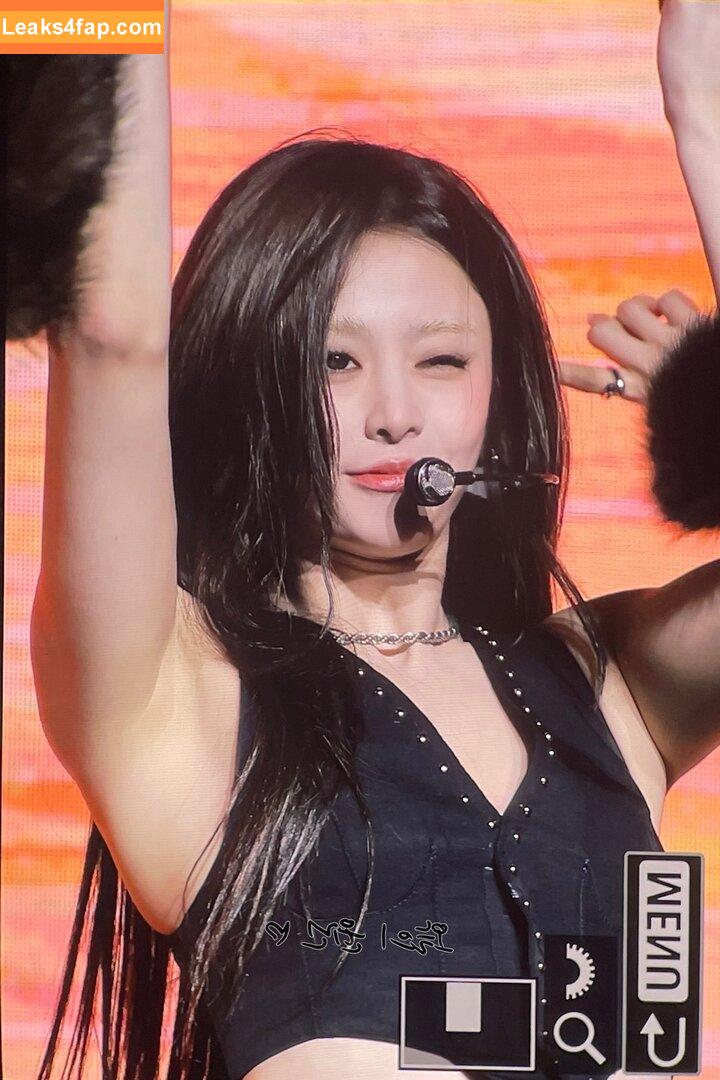 Huh Yunjin 허윤진 / LESSERAFIM / jenaissante leaked photo photo #0174