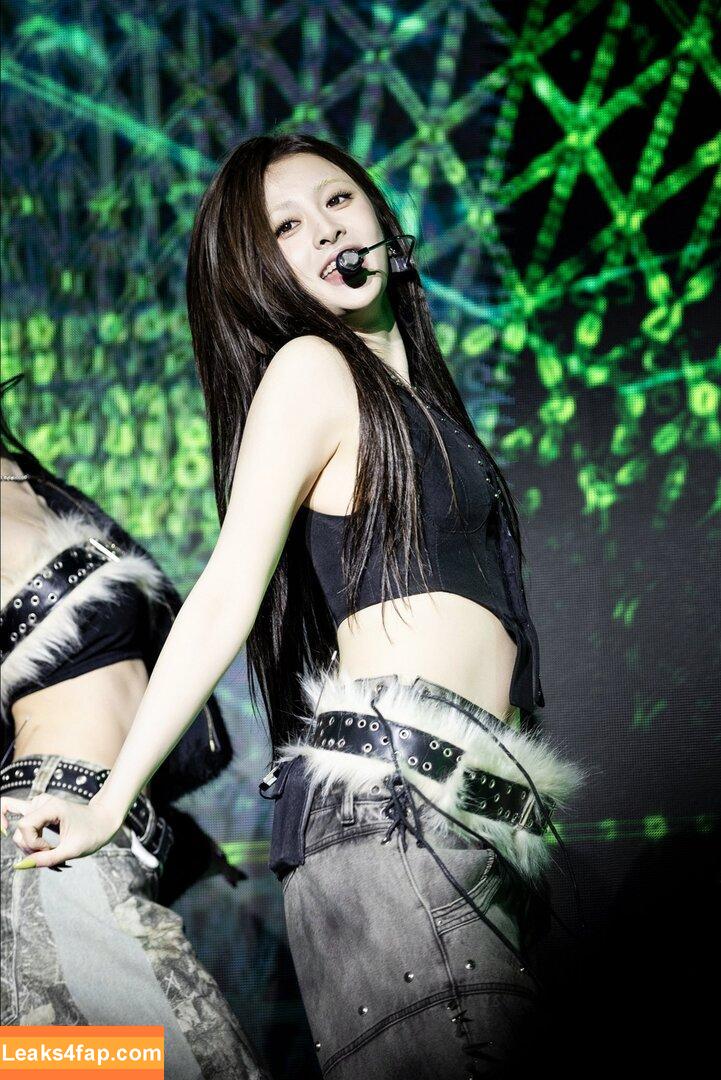 Huh Yunjin 허윤진 / LESSERAFIM / jenaissante слитое фото фото #0176