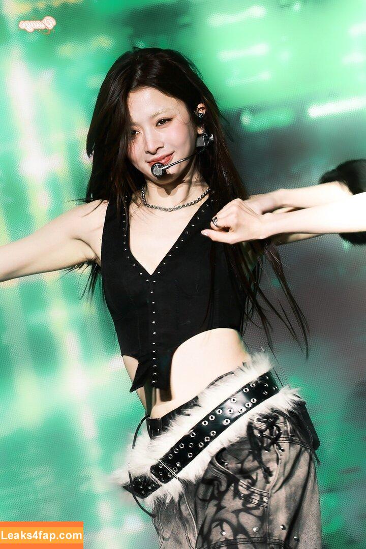 Huh Yunjin 허윤진 / LESSERAFIM / jenaissante слитое фото фото #0177