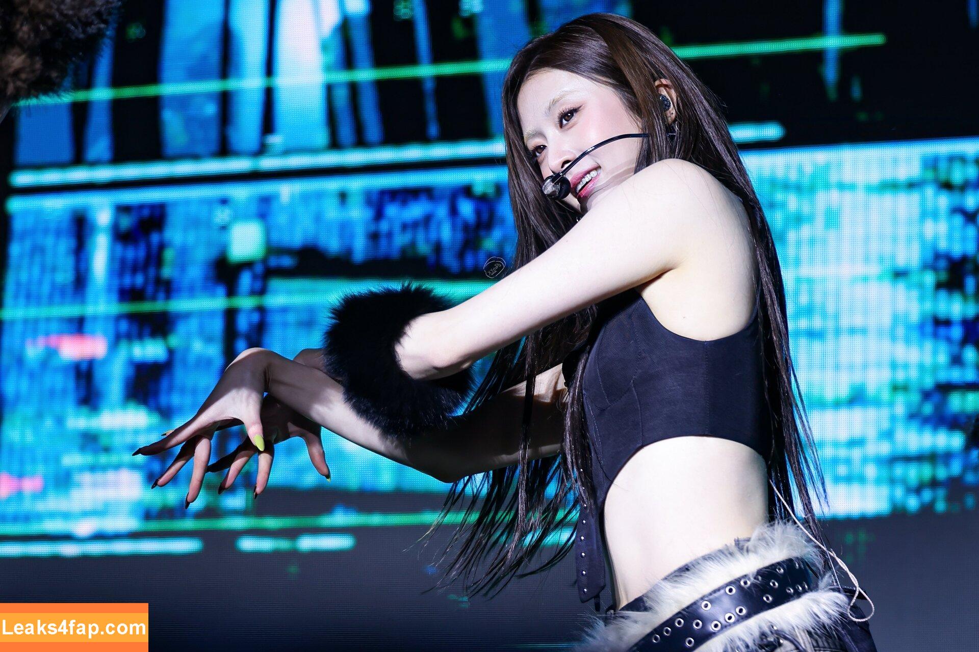 Huh Yunjin 허윤진 / LESSERAFIM / jenaissante слитое фото фото #0181