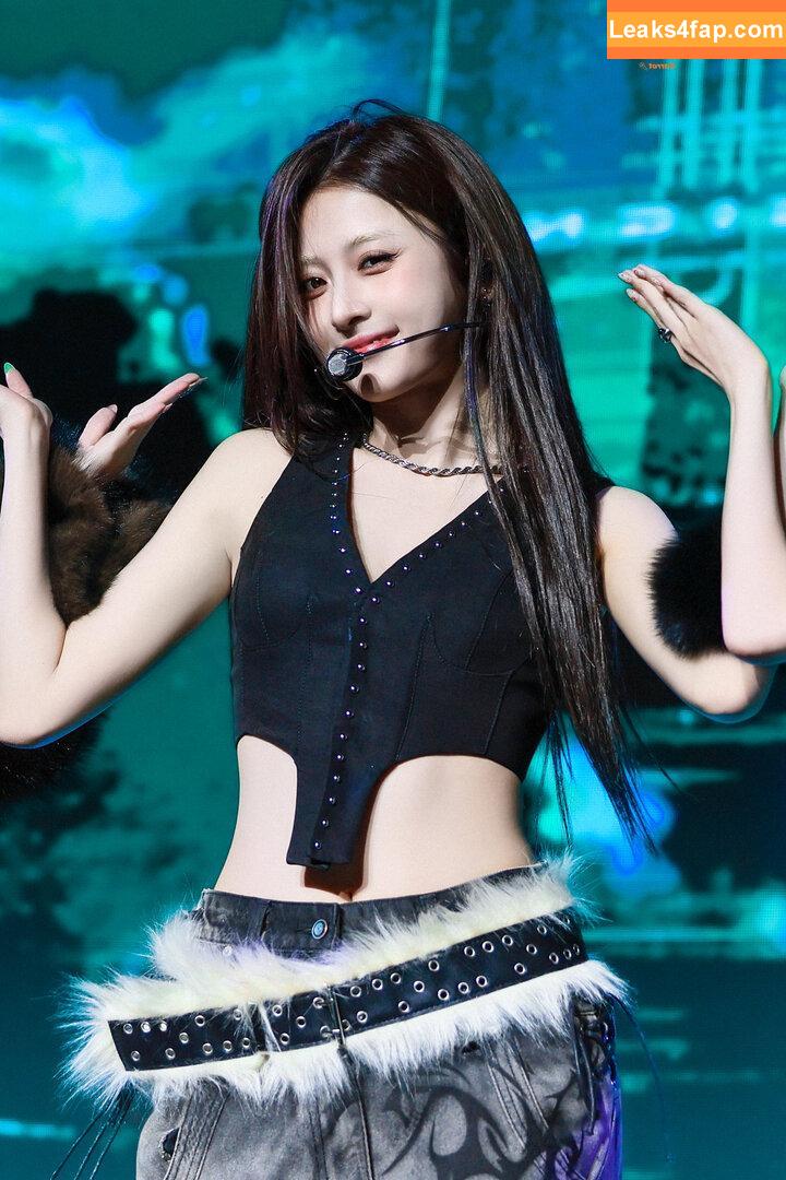 Huh Yunjin 허윤진 / LESSERAFIM / jenaissante слитое фото фото #0182