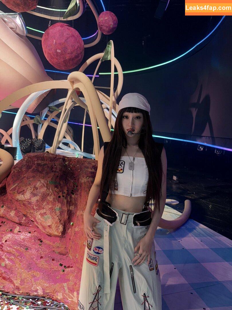 Huh Yunjin 허윤진 / LESSERAFIM / jenaissante leaked photo photo #0203