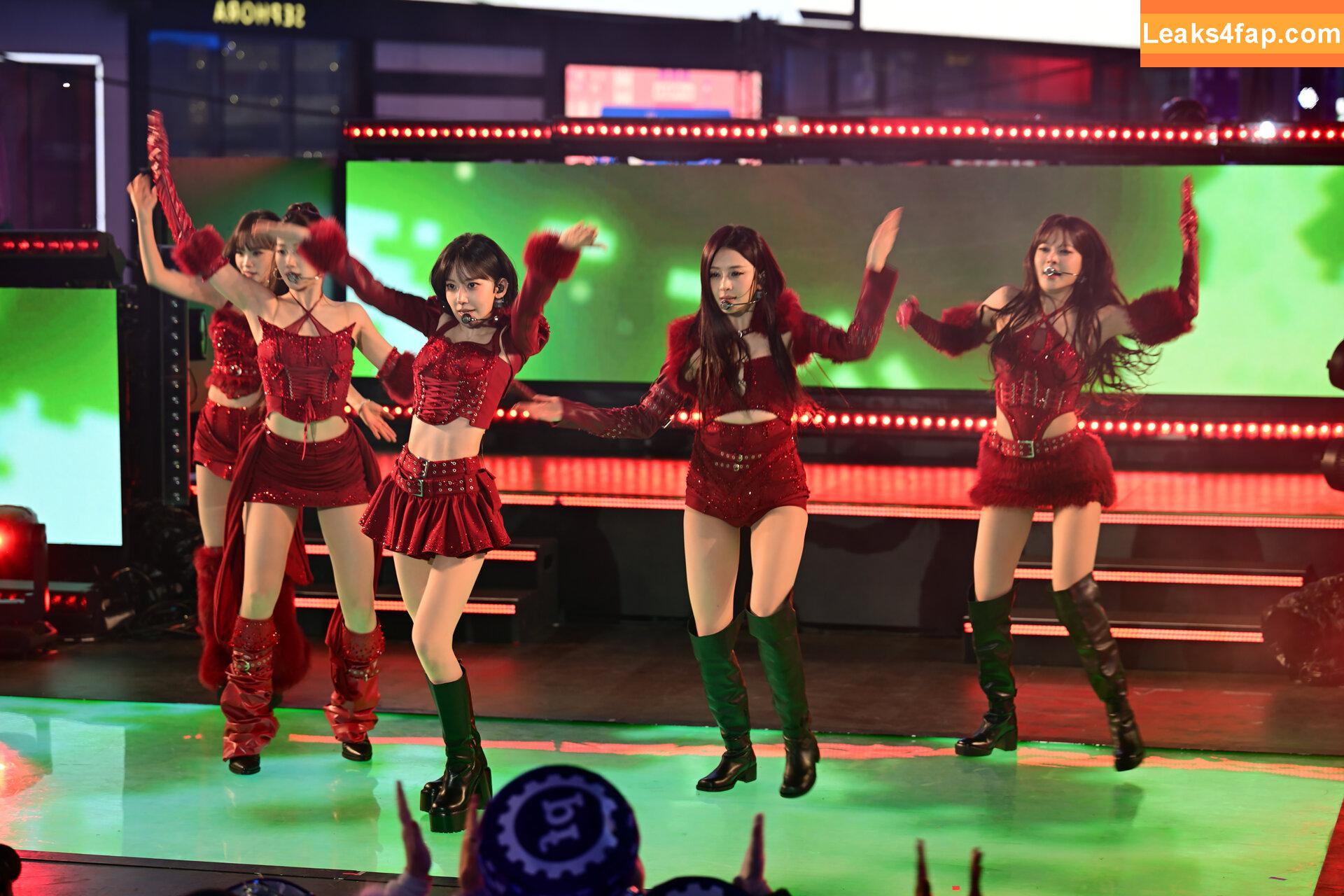 Huh Yunjin 허윤진 / LESSERAFIM / jenaissante leaked photo photo #0216