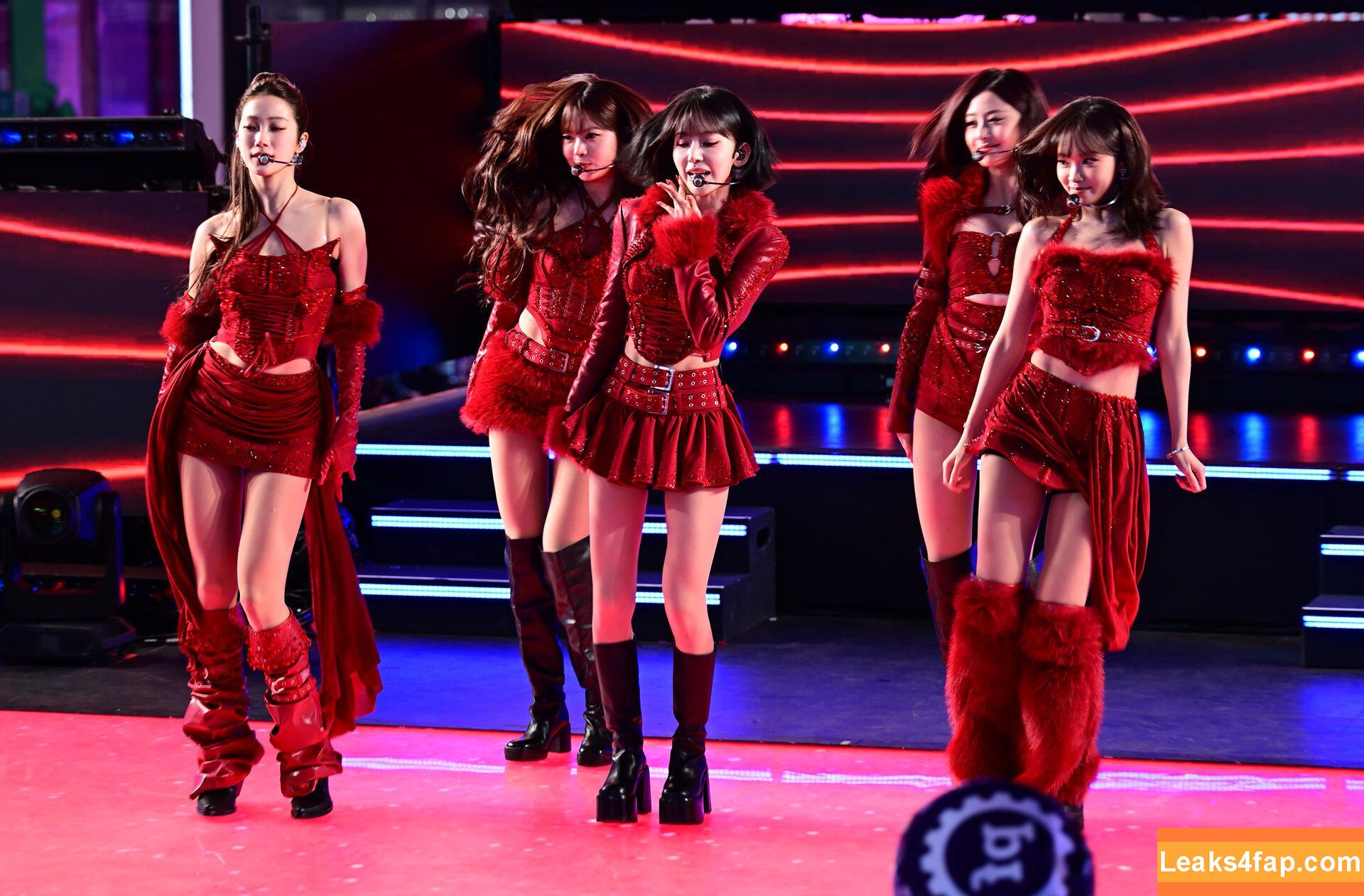 Huh Yunjin 허윤진 / LESSERAFIM / jenaissante leaked photo photo #0220