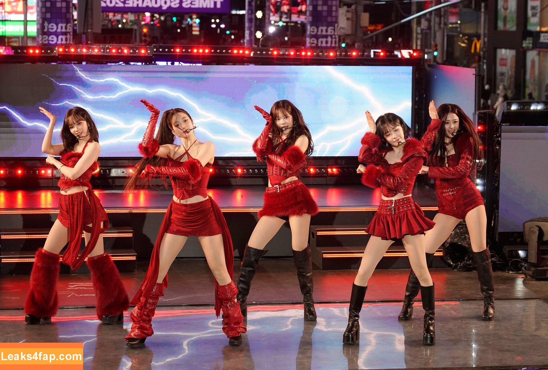 Huh Yunjin 허윤진 / LESSERAFIM / jenaissante leaked photo photo #0224