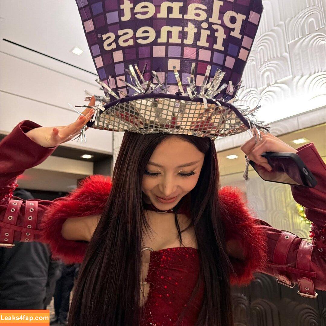 Huh Yunjin 허윤진 / LESSERAFIM / jenaissante leaked photo photo #0234