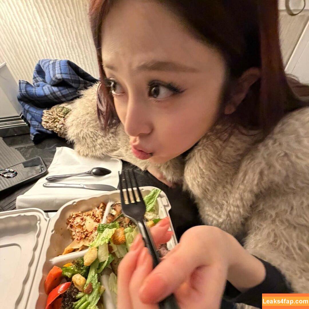 Huh Yunjin 허윤진 / LESSERAFIM / jenaissante leaked photo photo #0239