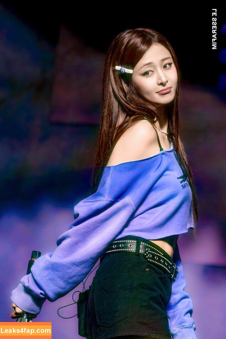 Huh Yunjin 허윤진 / LESSERAFIM / yunjin_lesserafims leaked photo photo #0247