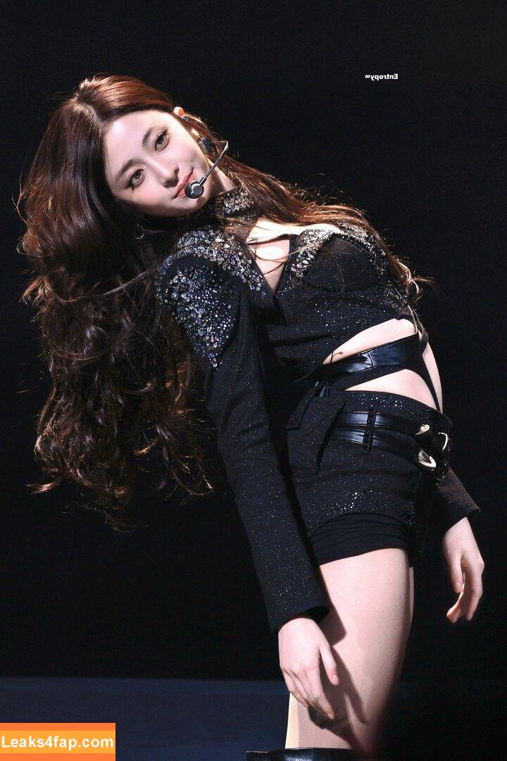 Huh Yunjin 허윤진 / LESSERAFIM / yunjin_lesserafims leaked photo photo #0251