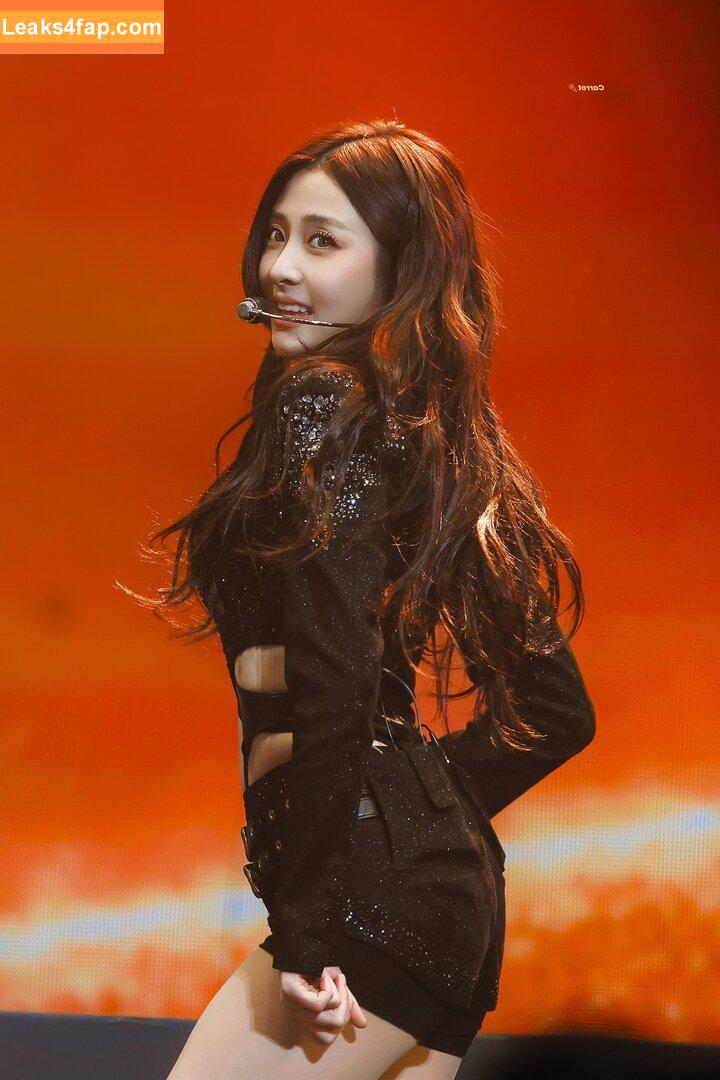 Huh Yunjin 허윤진 / LESSERAFIM / yunjin_lesserafims leaked photo photo #0252