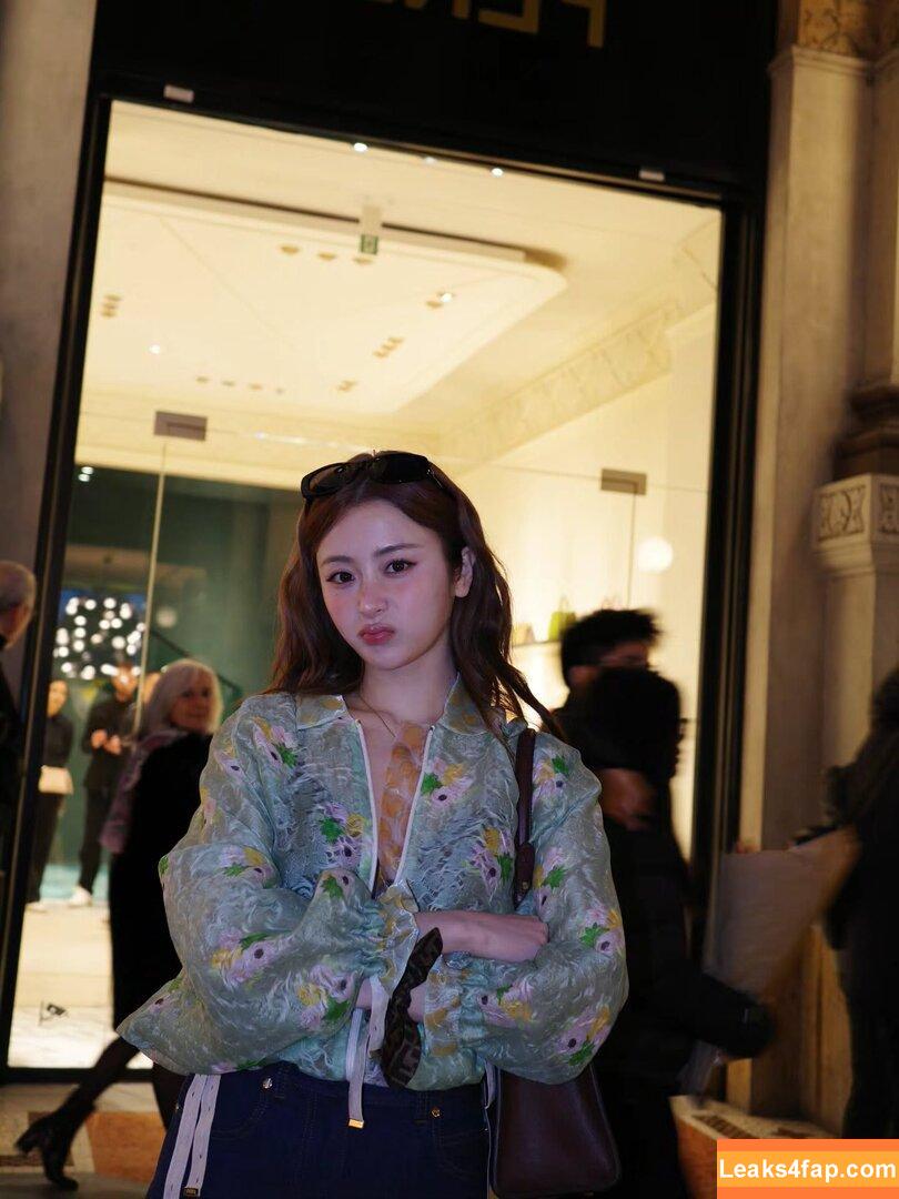 Huh Yunjin 허윤진 / LESSERAFIM / jenaissante leaked photo photo #0269