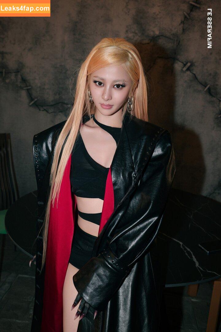 Huh Yunjin 허윤진 / LESSERAFIM / jenaissante leaked photo photo #0296