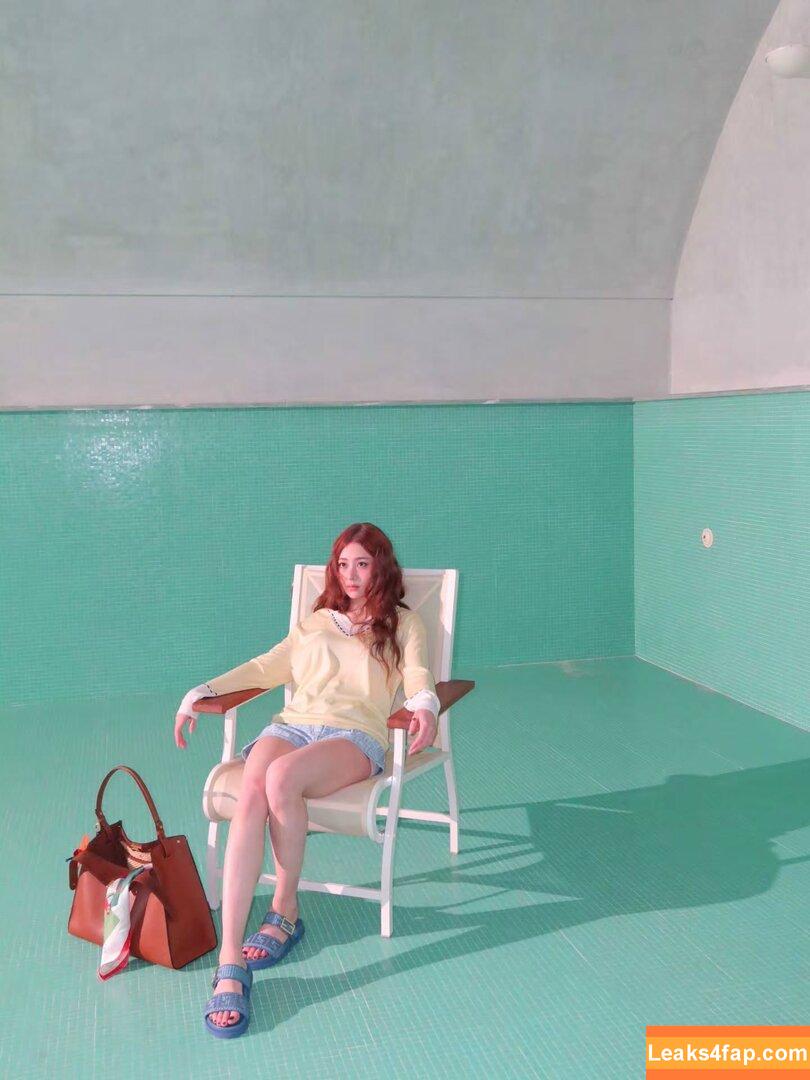 Huh Yunjin 허윤진 / LESSERAFIM / jenaissante leaked photo photo #0326