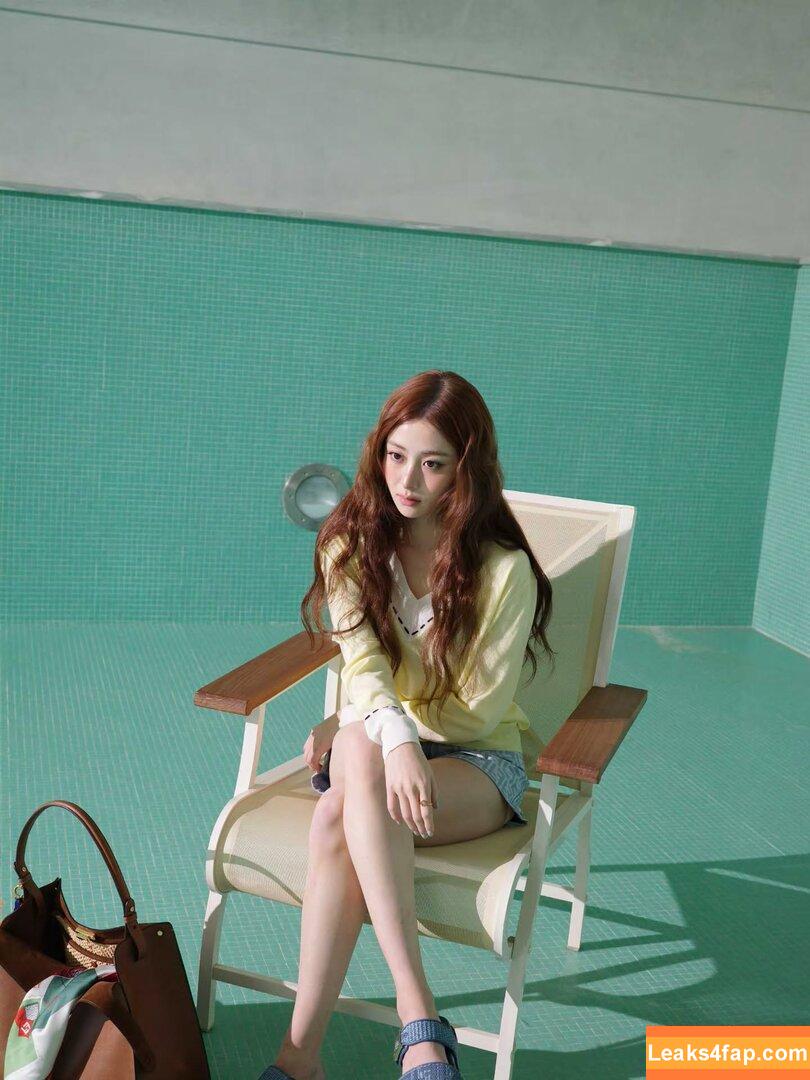 Huh Yunjin 허윤진 / LESSERAFIM / jenaissante leaked photo photo #0327