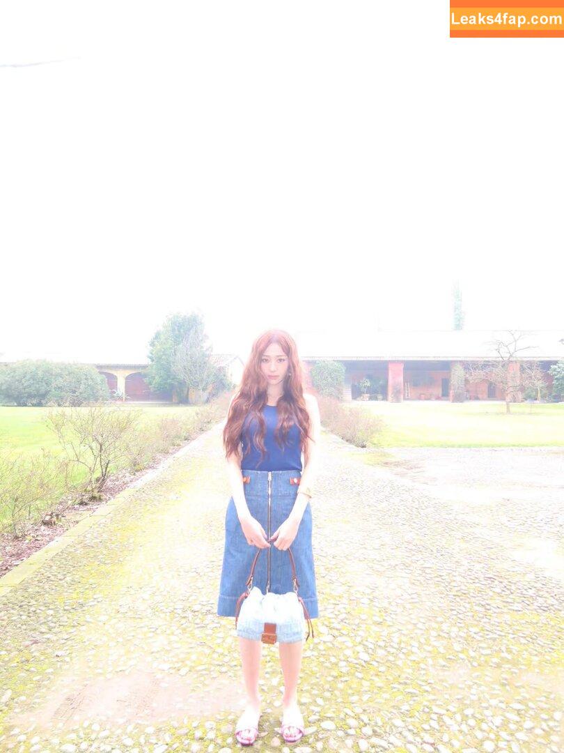 Huh Yunjin 허윤진 / LESSERAFIM / jenaissante leaked photo photo #0330