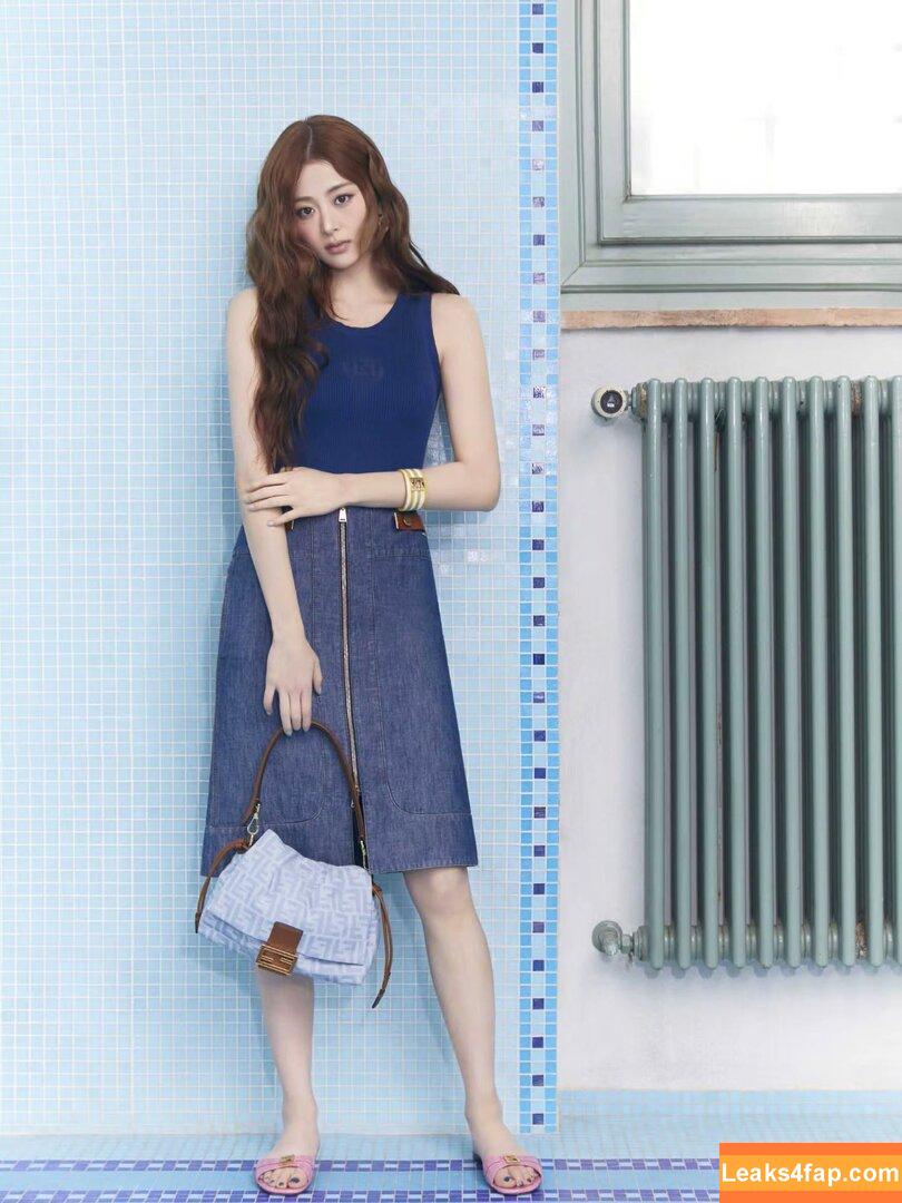Huh Yunjin 허윤진 / LESSERAFIM / jenaissante leaked photo photo #0333