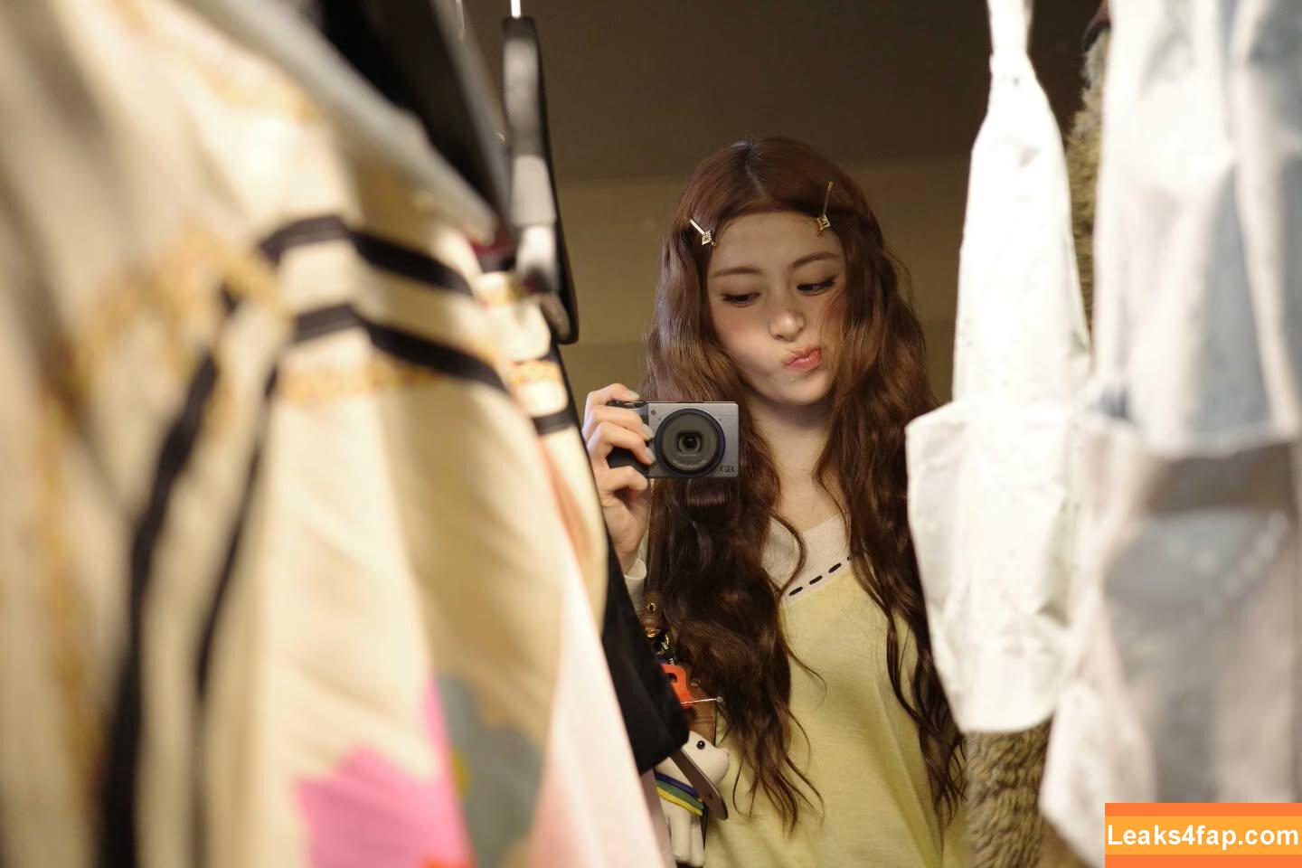 Huh Yunjin 허윤진 / LESSERAFIM / jenaissante leaked photo photo #0335