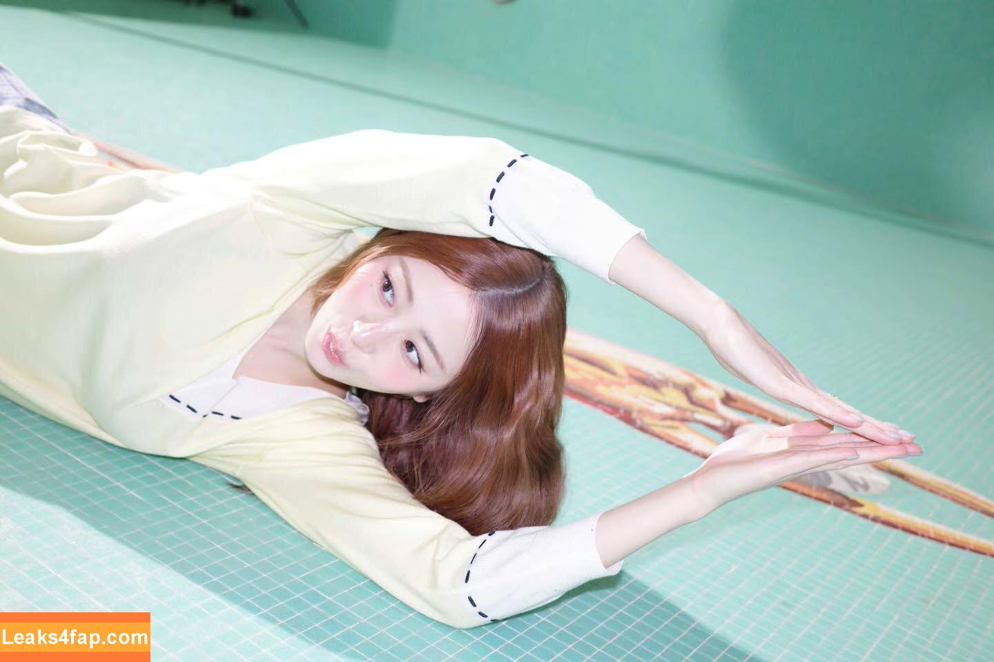 Huh Yunjin 허윤진 / LESSERAFIM / jenaissante слитое фото фото #0341