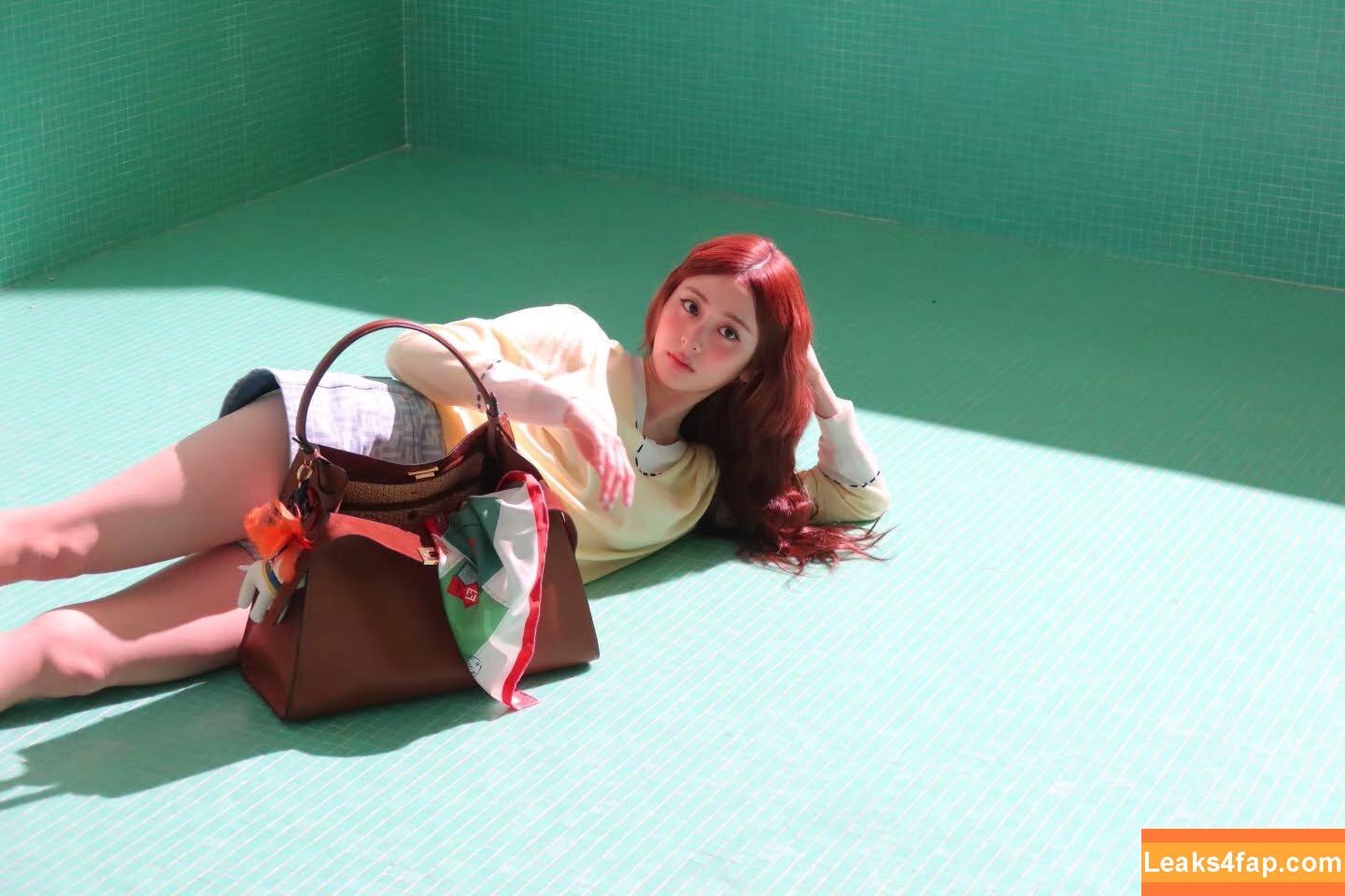 Huh Yunjin 허윤진 / LESSERAFIM / jenaissante слитое фото фото #0342