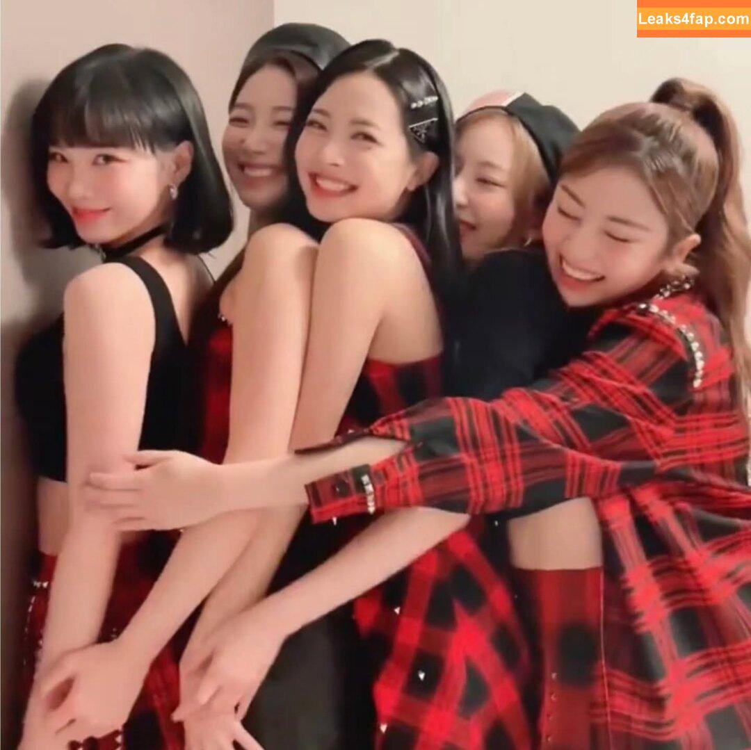 Huh Yunjin 허윤진 / LESSERAFIM / jenaissante leaked photo photo #0368
