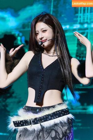 Huh Yunjin 허윤진 фото #0182