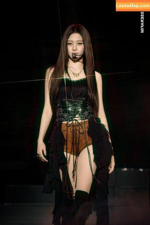 Huh Yunjin 허윤진 photo #0243