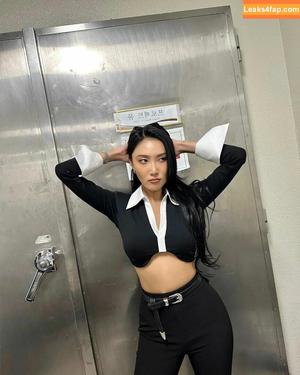 Hwasa photo #0034