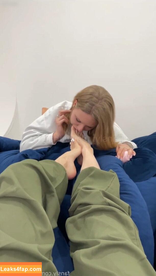 Iamplaywithanny leaked photo photo #0004