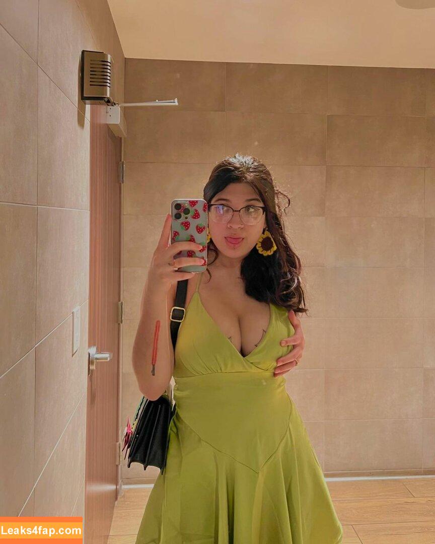 IiIjiggles / idali.guebara18 / jigglesssss / peachyidali leaked photo photo #0006