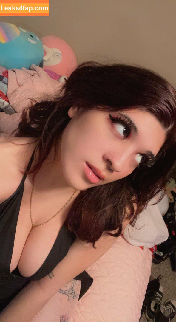 IiIjiggles / idali.guebara18 / jigglesssss / peachyidali leaked photo photo #0019