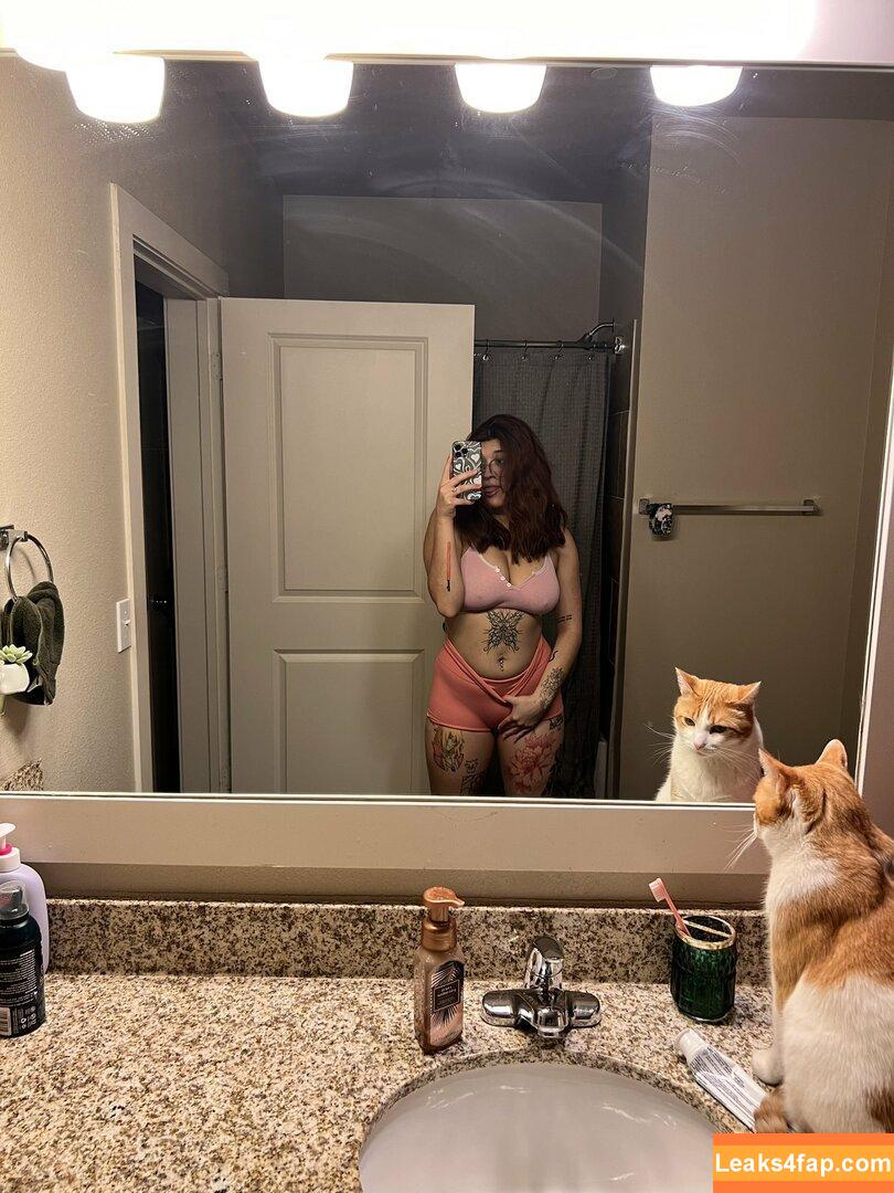 IiIjiggles / idali.guebara18 / jigglesssss / peachyidali leaked photo photo #0075