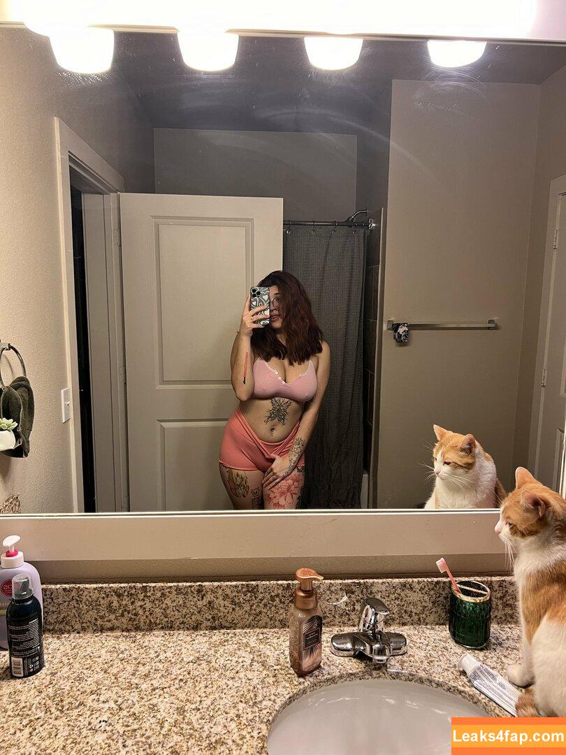 IiIjiggles / idali.guebara18 / jigglesssss / peachyidali leaked photo photo #0076