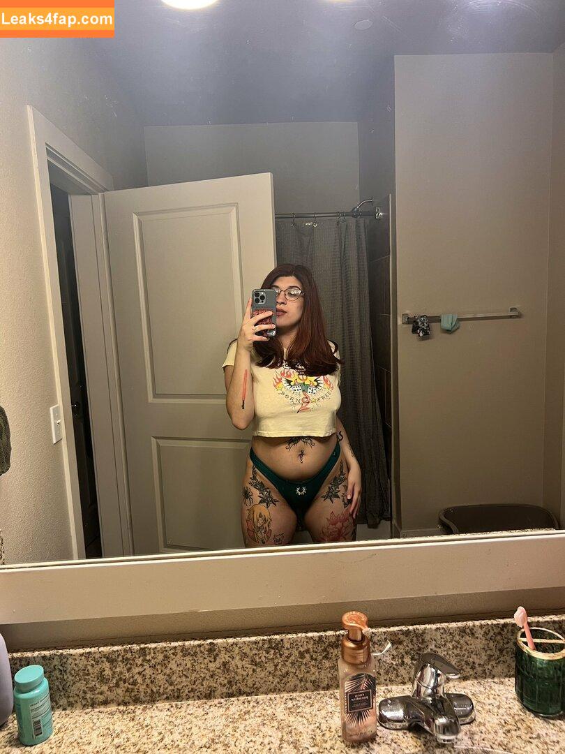 IiIjiggles / idali.guebara18 / jigglesssss / peachyidali leaked photo photo #0082