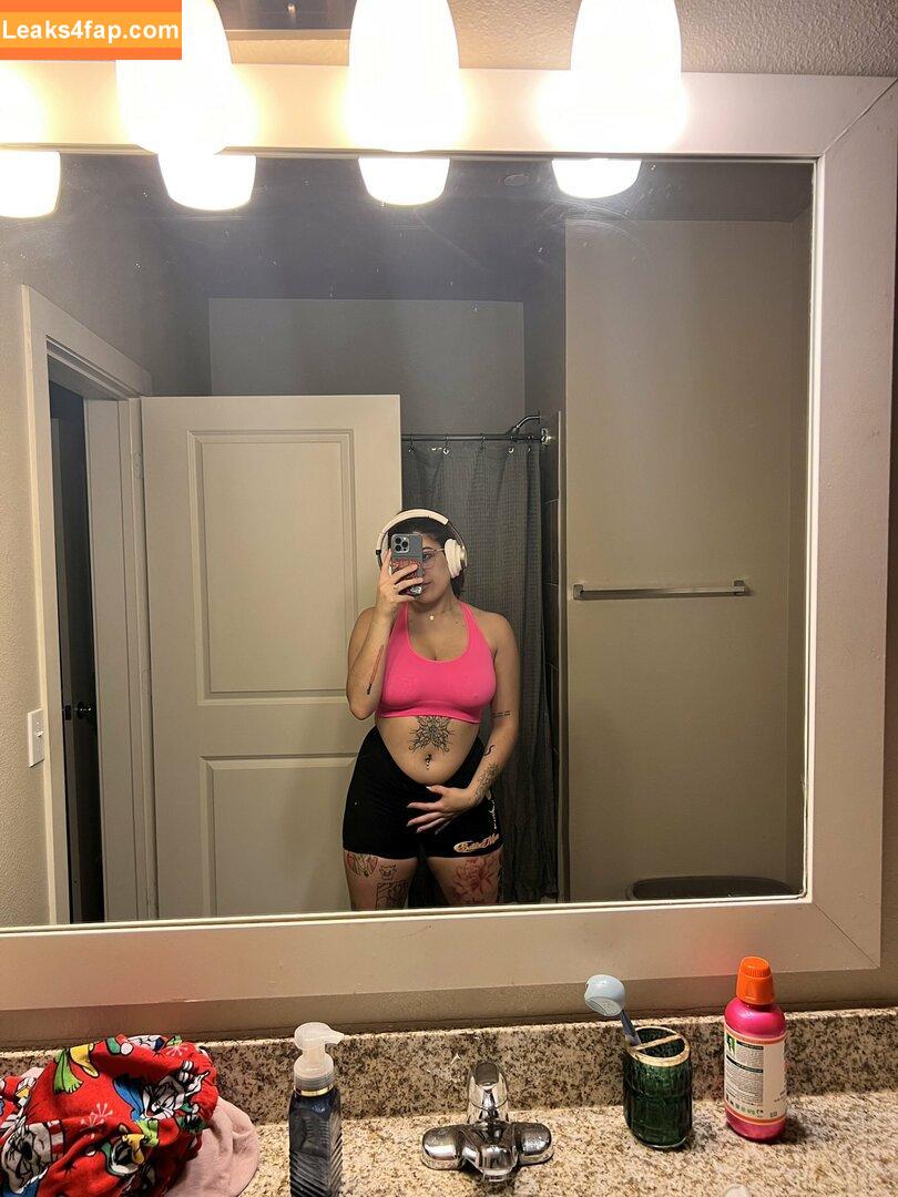 IiIjiggles / idali.guebara18 / jigglesssss / peachyidali leaked photo photo #0089
