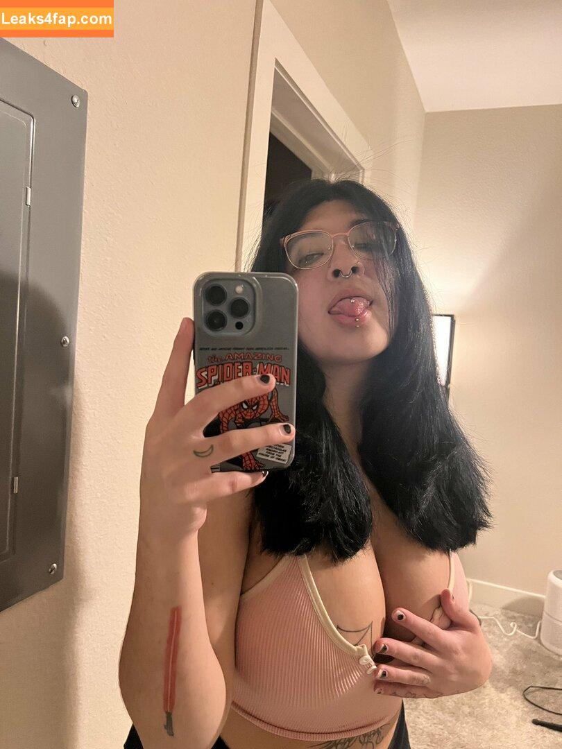 IiIjiggles / idali.guebara18 / jigglesssss / peachyidali leaked photo photo #0092