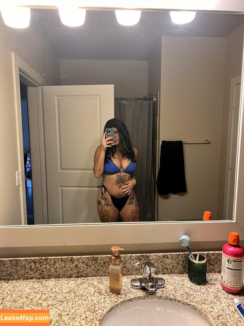IiIjiggles / idali.guebara18 / jigglesssss / peachyidali leaked photo photo #0095