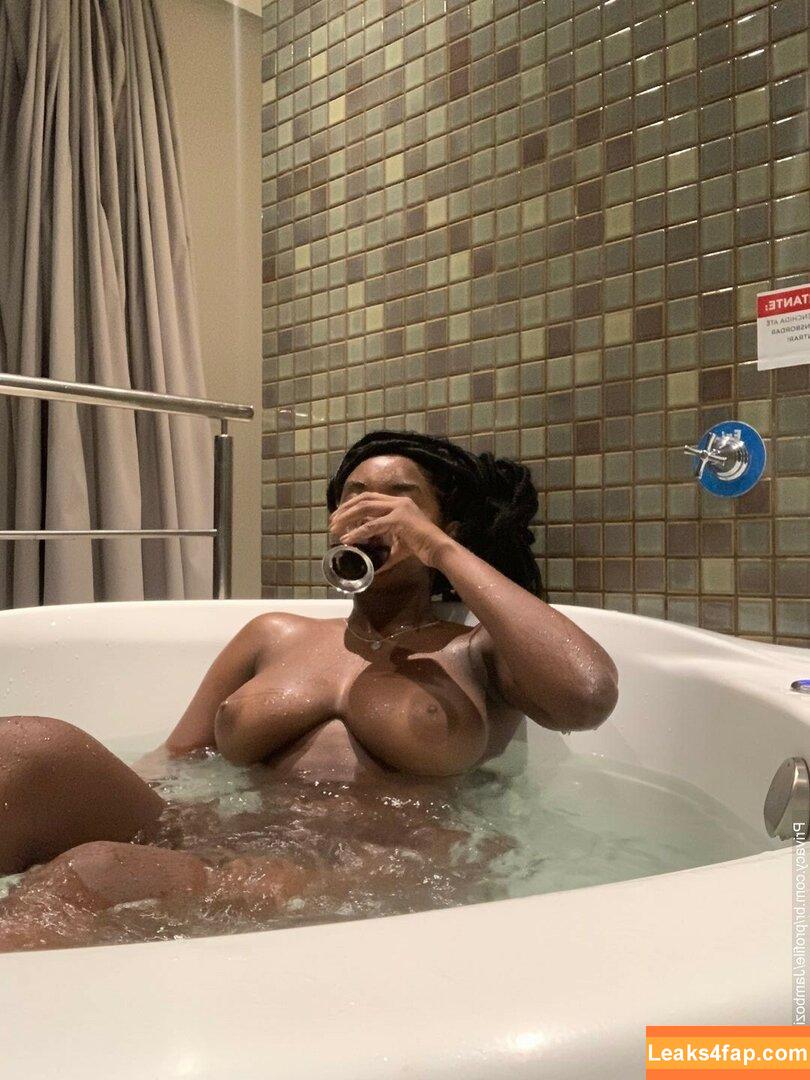 IIrismourax_ Iris / Nascimento leaked photo photo #0037