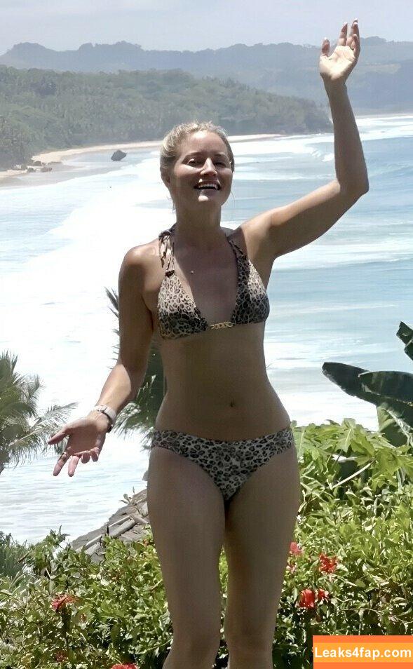 iJustine / Justine Ezarik leaked photo photo #0019