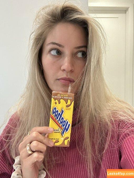 iJustine / Justine Ezarik leaked photo photo #0023